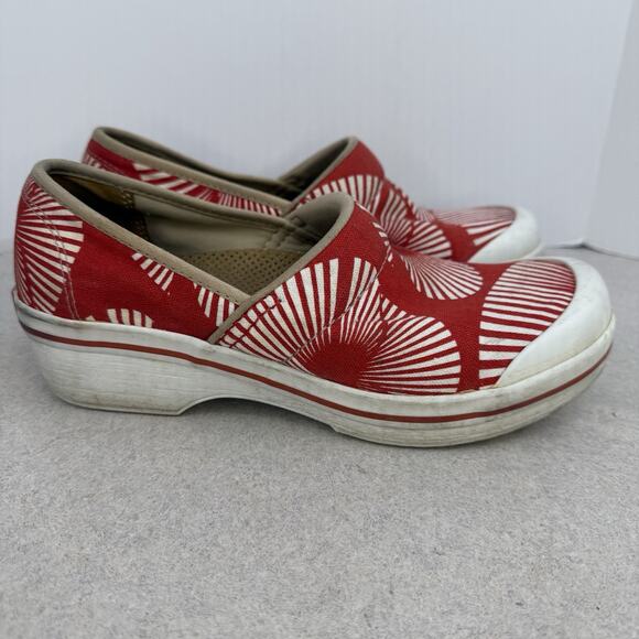 Dansko Red Fan Pattern Vegan Comfort Clogs Women’s Slip On Canvas Shoes Size 38 - Picture 11 of 13
